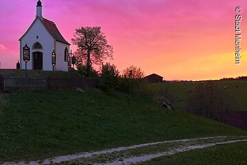 Sonnenuntergang am Kalvarienberg in Wittesheim