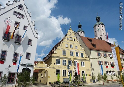 Marktplatz Wemding mit Rathaus